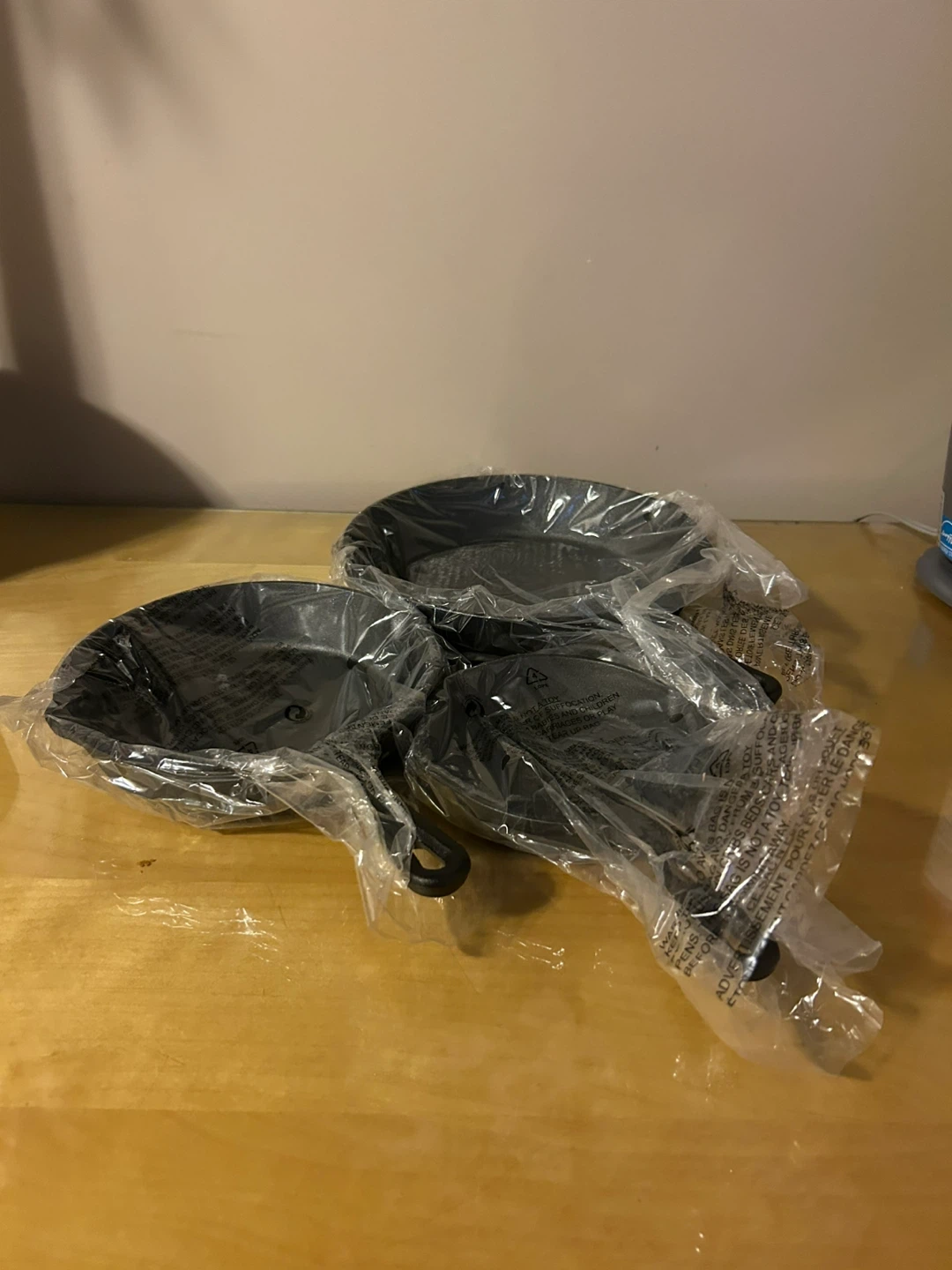 New Cast Iron Skillet Set (3 pans) - photo 2
