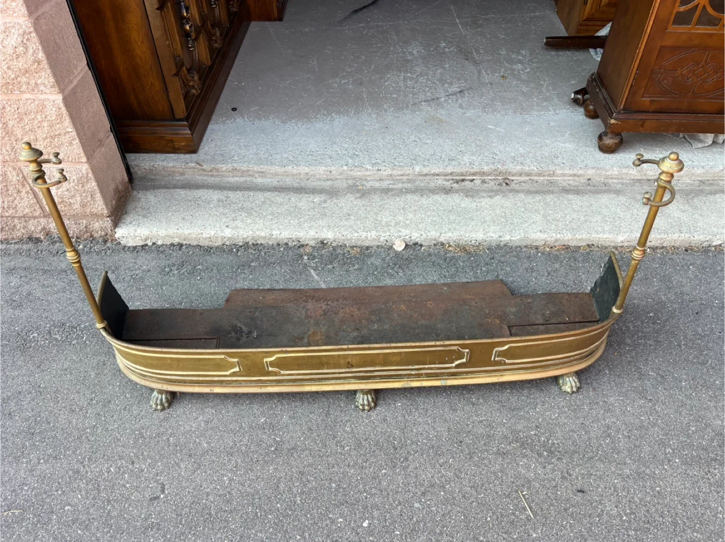 Free delivery Antique Brass Fireplace Fender 80 years old image indicator(2)