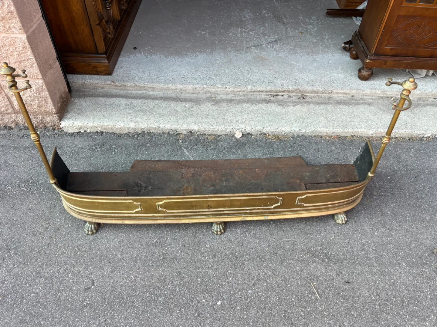 Free delivery Antique Brass Fireplace Fender 80 years old image indicator(5)