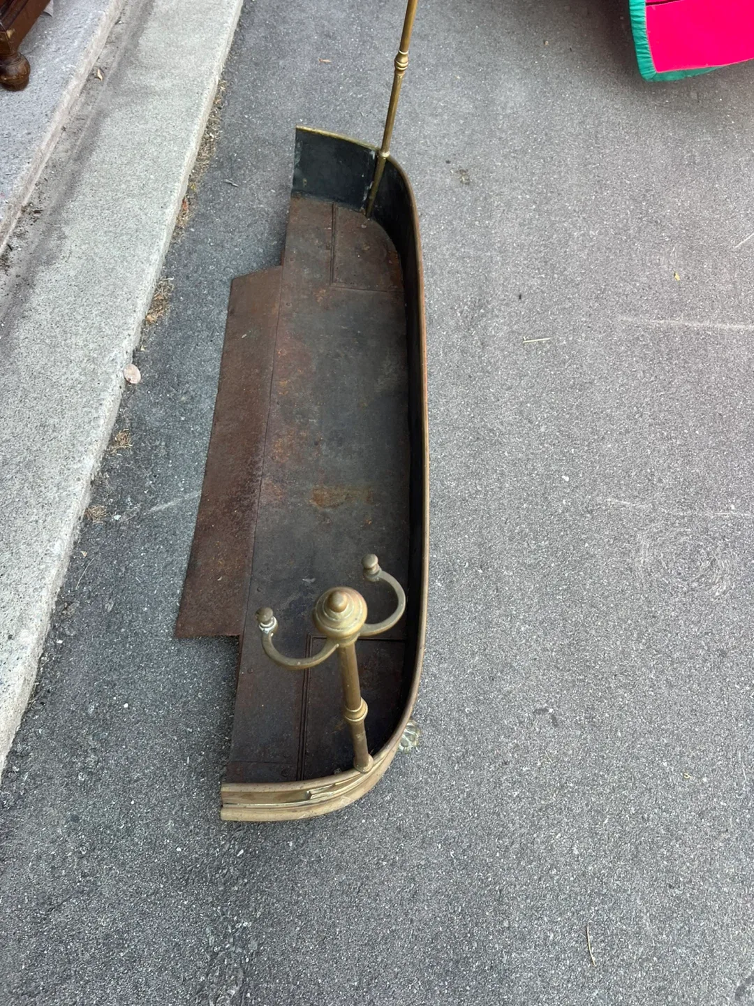 Free delivery Antique Brass Fireplace Fender 80 years old image indicator(3)