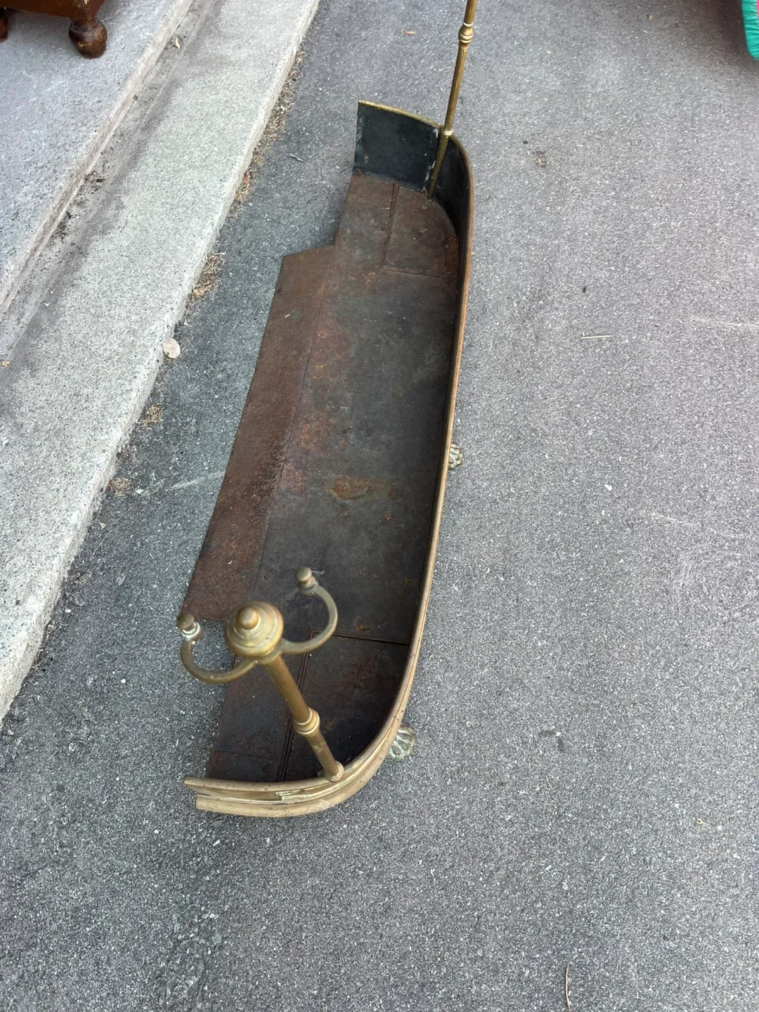 Free delivery Antique Brass Fireplace Fender 80 years old image indicator(4)