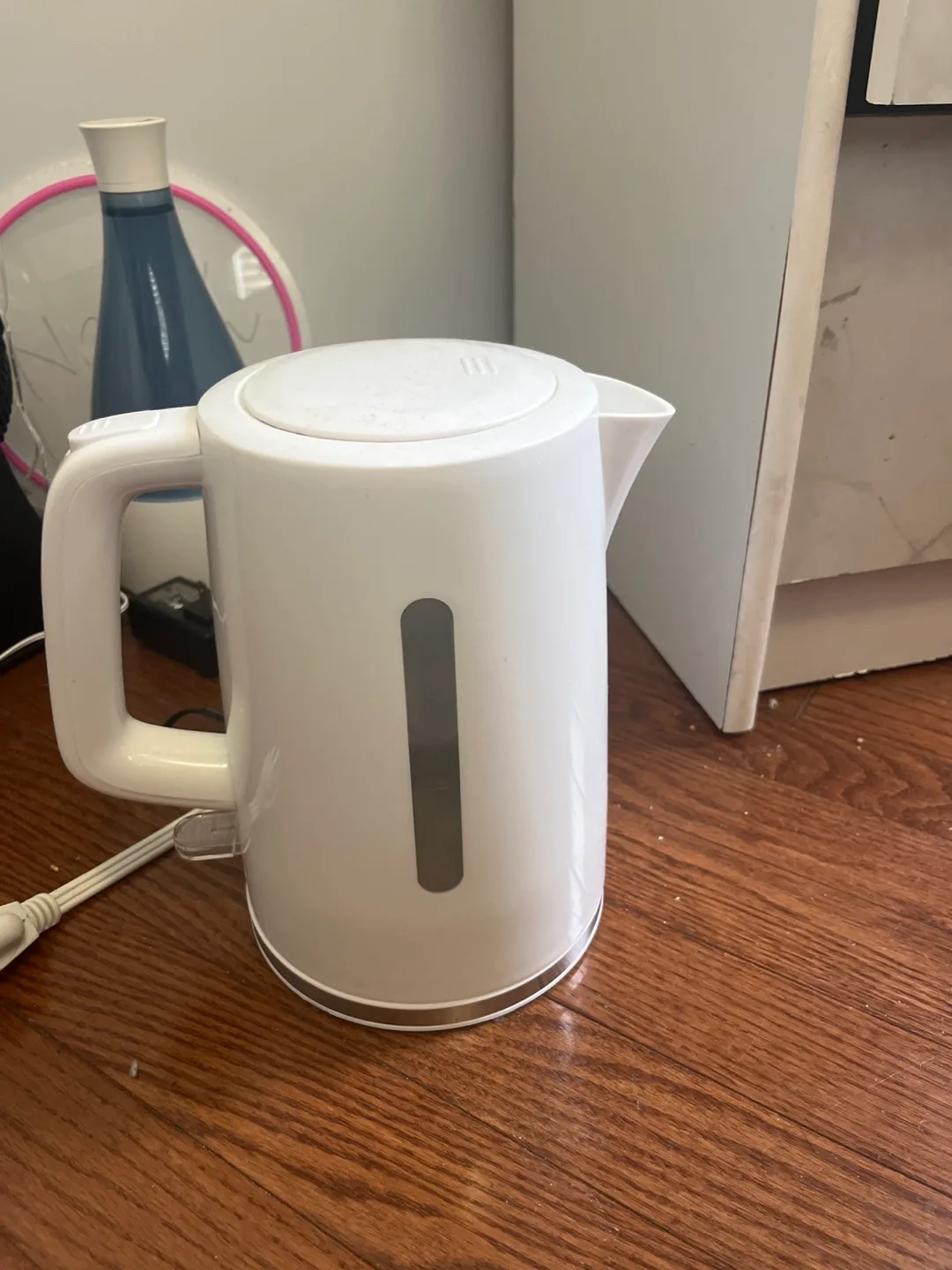 White Electric Kettle thumbnail