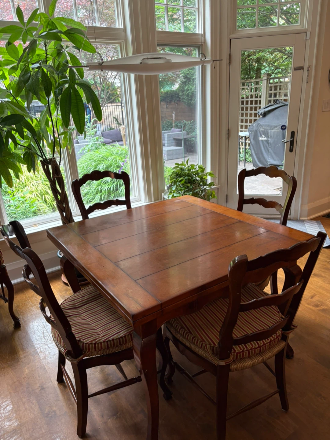 Antique maple table with 5 chairs - photo 3
