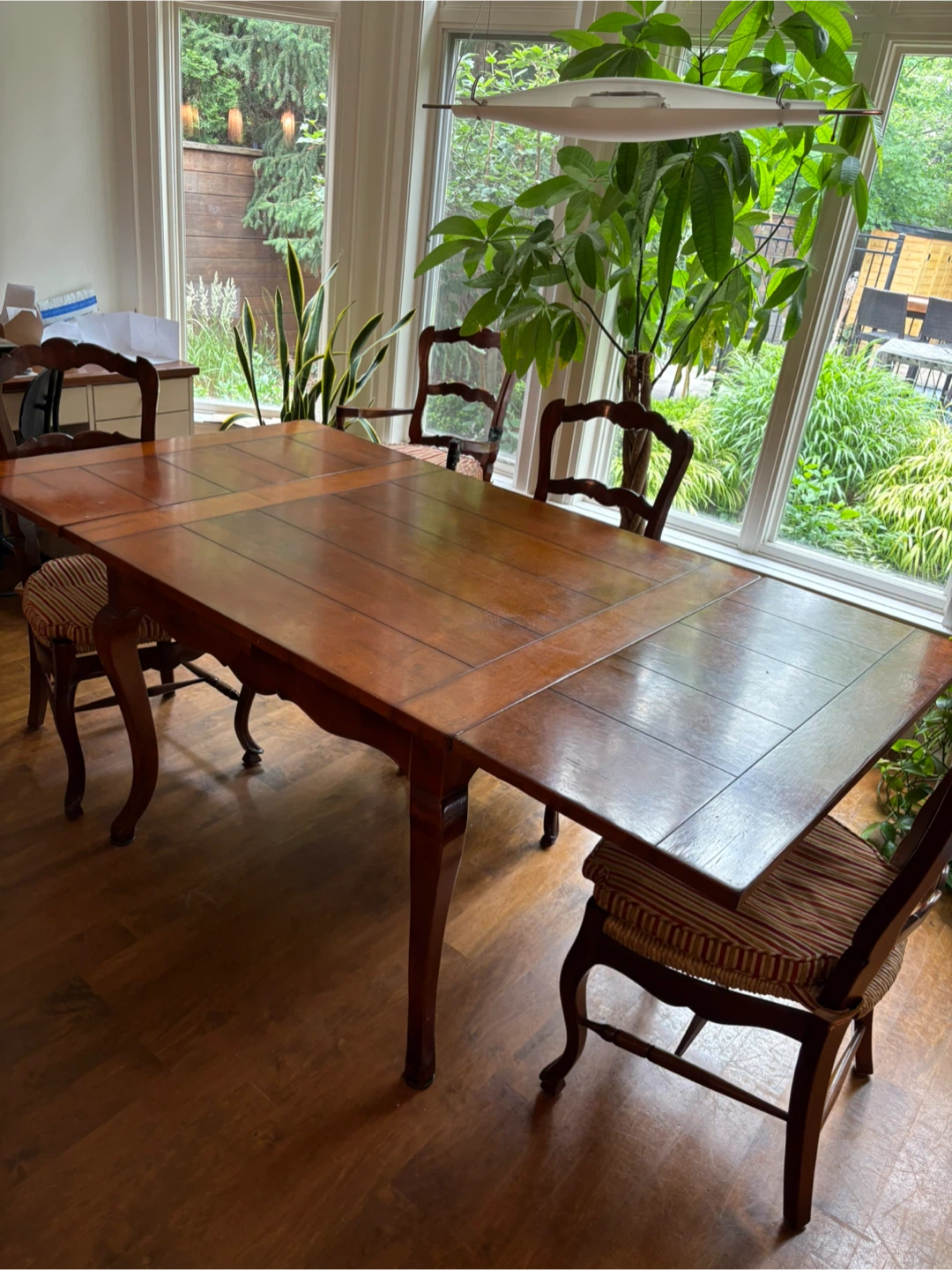 Antique maple table with 5 chairs - photo 2