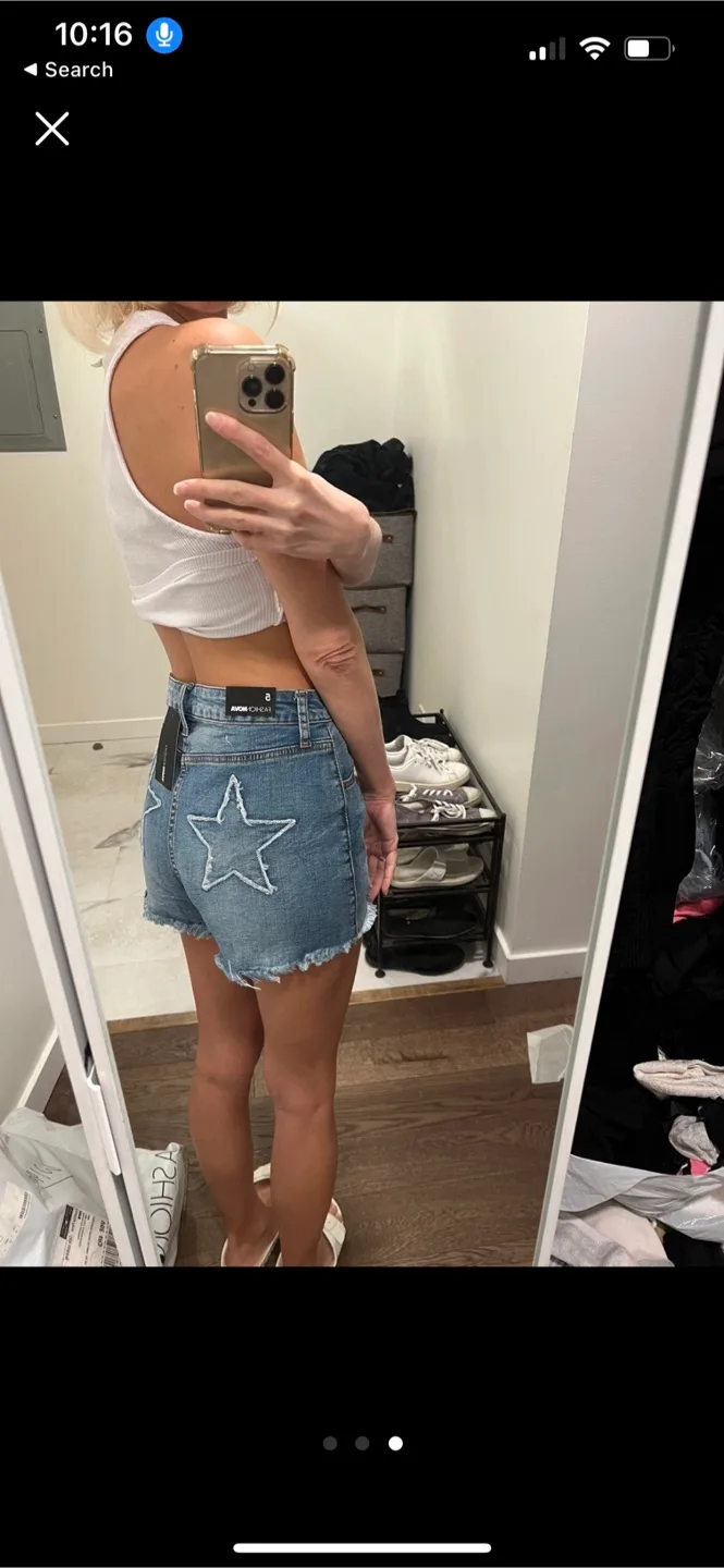 5$ New Jeans shorts with star pocket thumbnail
