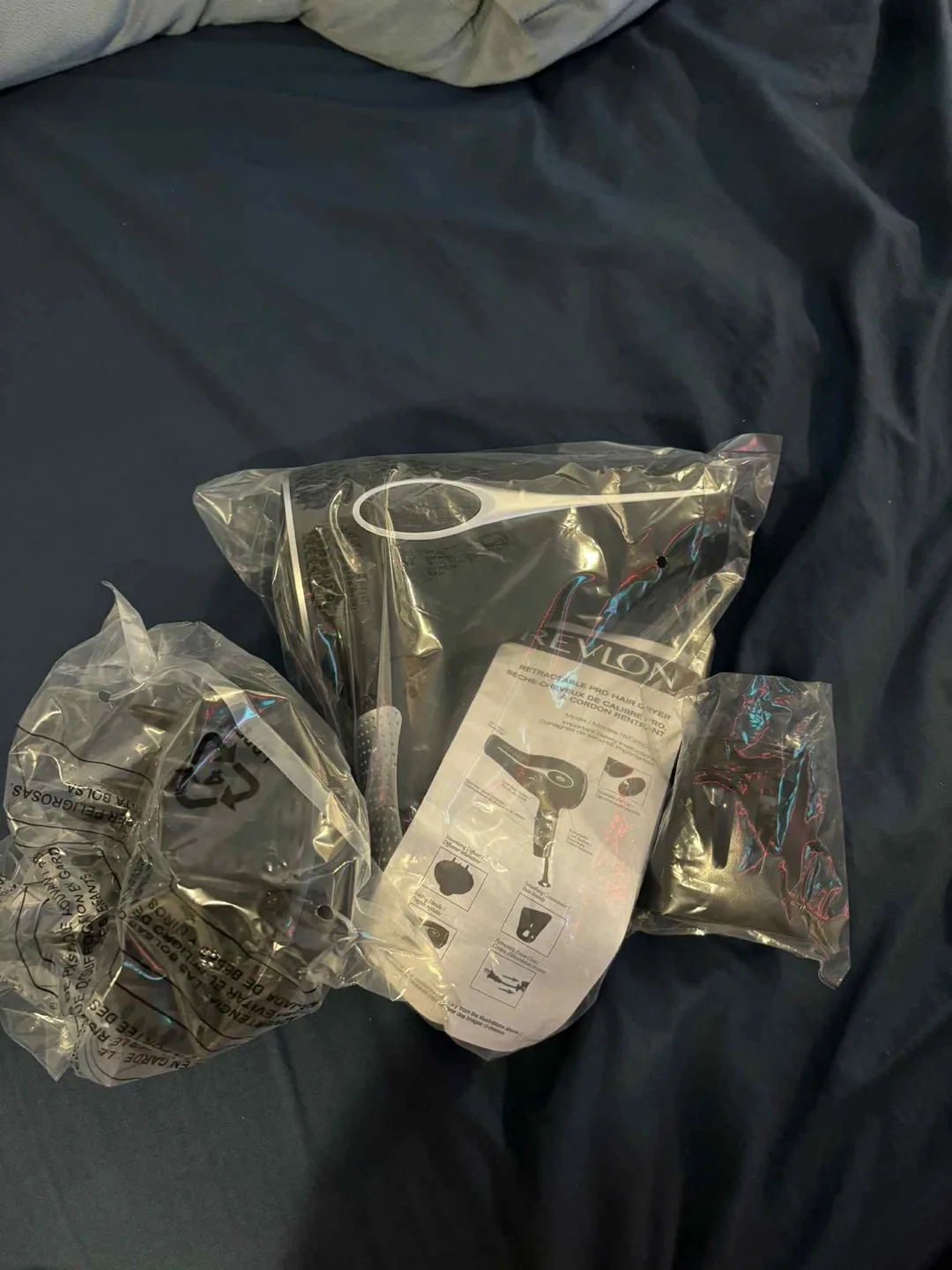 Revlon Retractable Pro Hair Dryer - Like New! 🧡 image indicator(3)