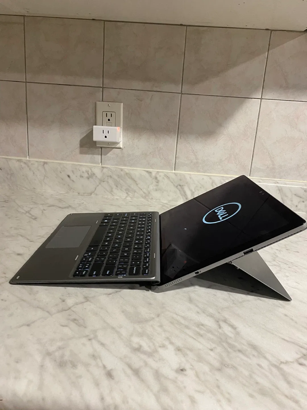 Dell Latitude 7200 2 in 1 image indicator(7)