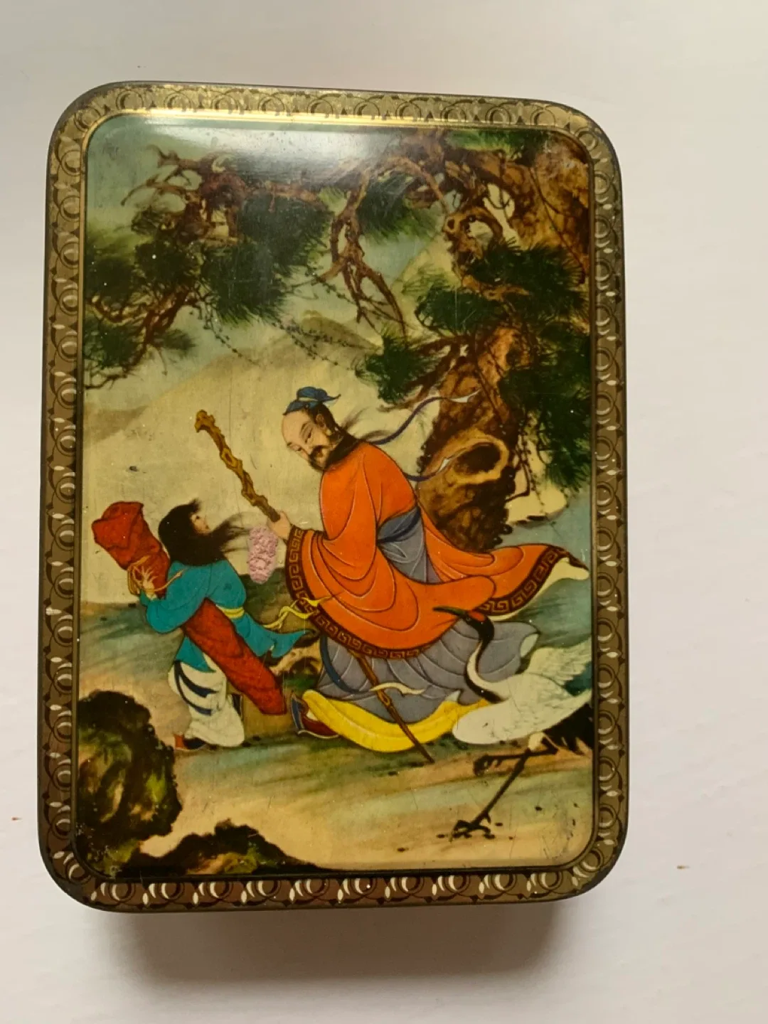 Vintage Buttons in Decorative Tin thumbnail