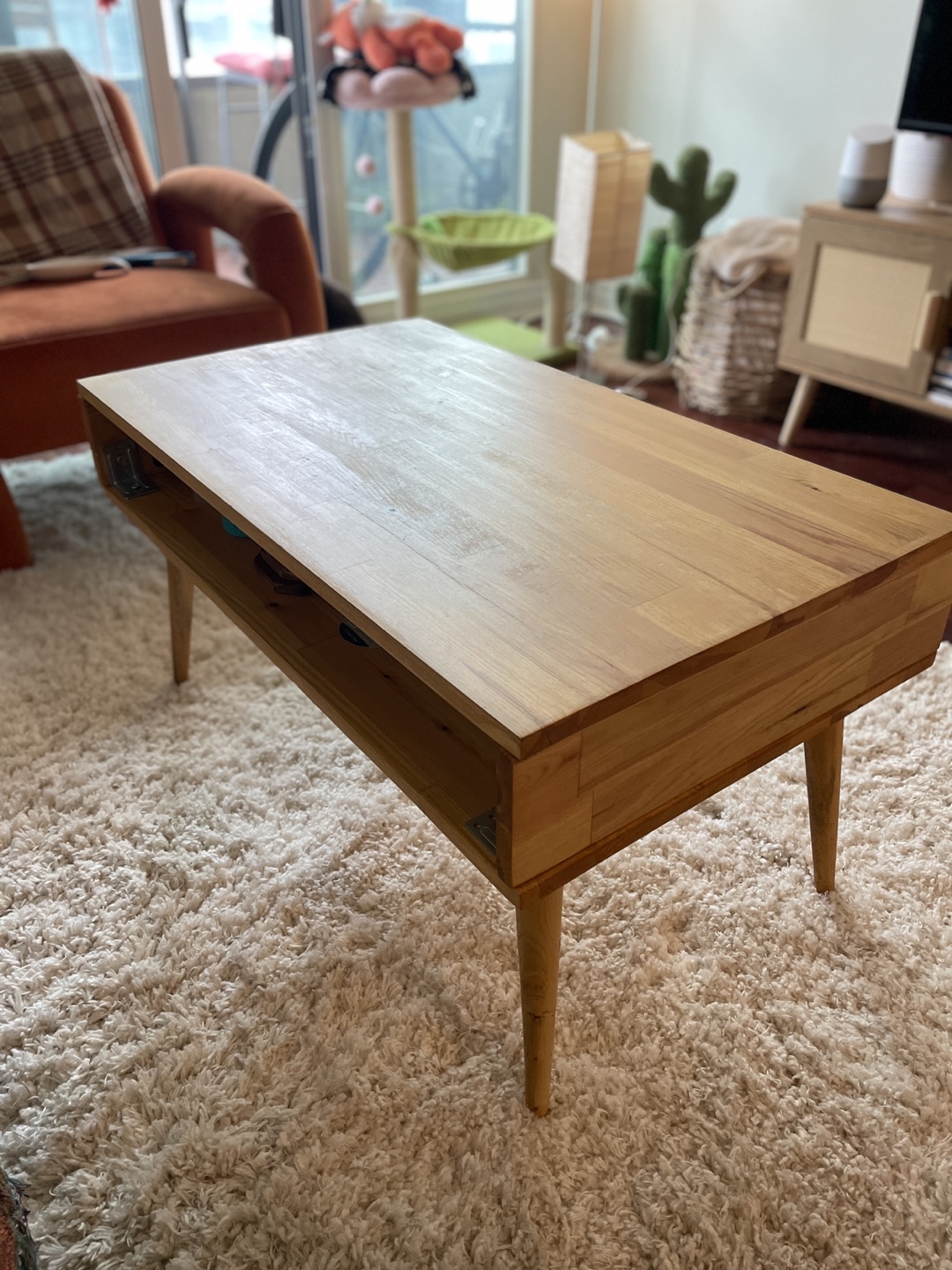 Solid wood lift-top coffee table