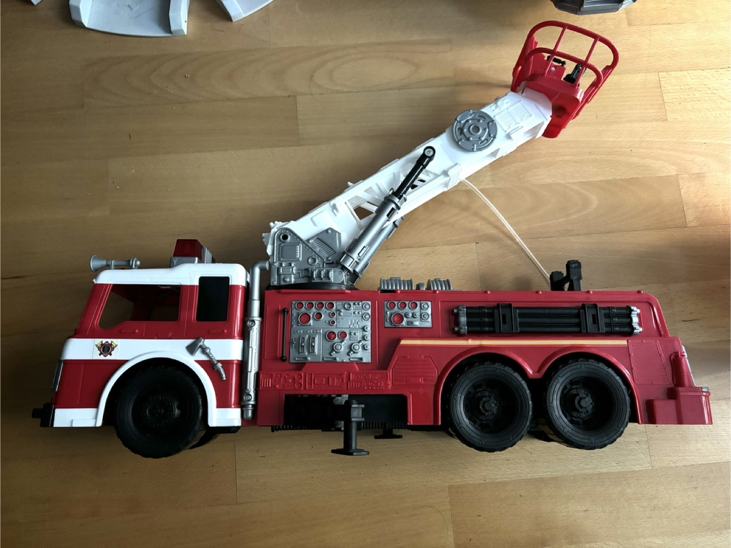 #declutter 💚 Toy Firetruck with Extendable Ladder