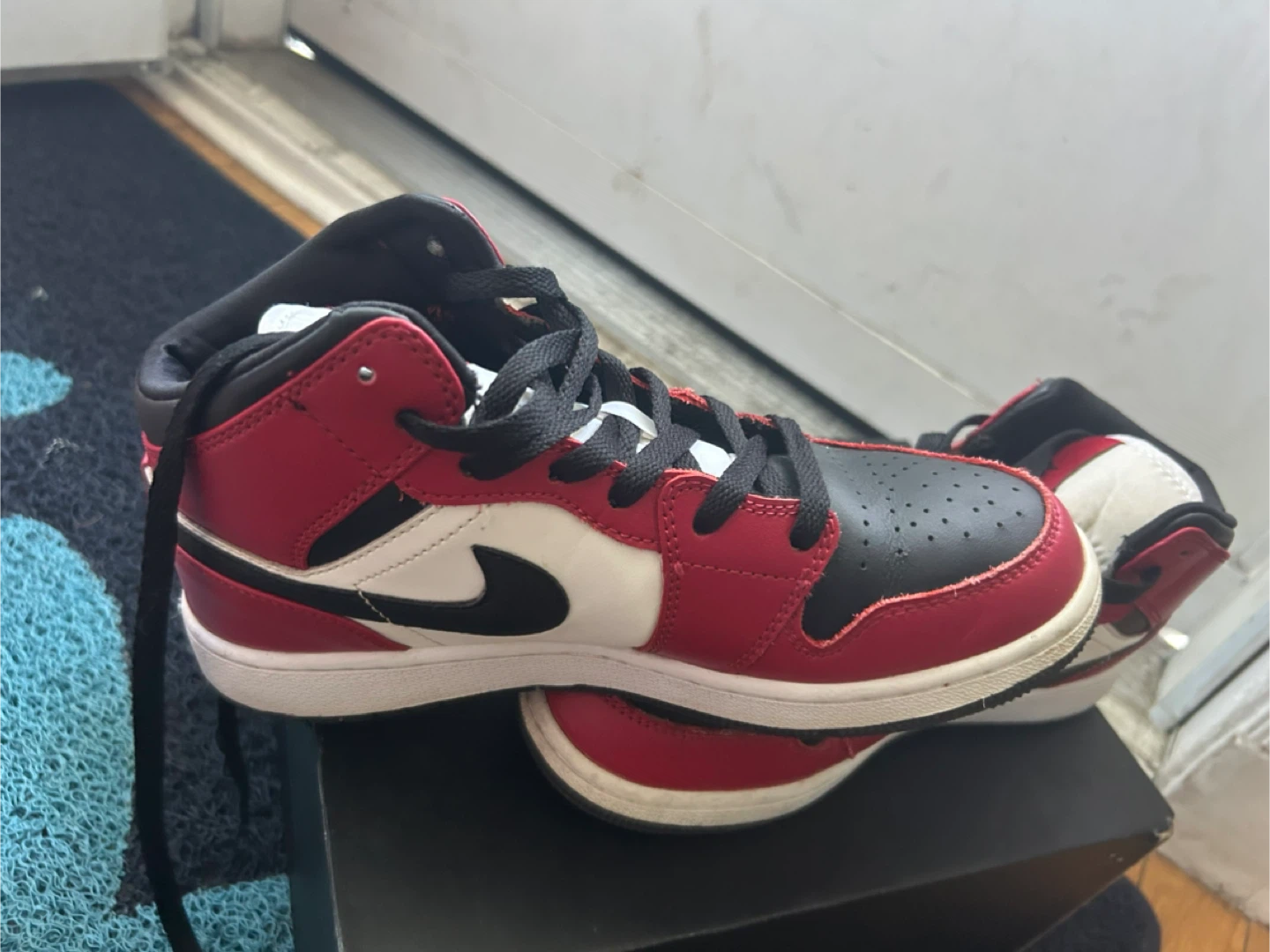 Nike Air Jordan 1 Mid - Size 5.5Y - photo 3