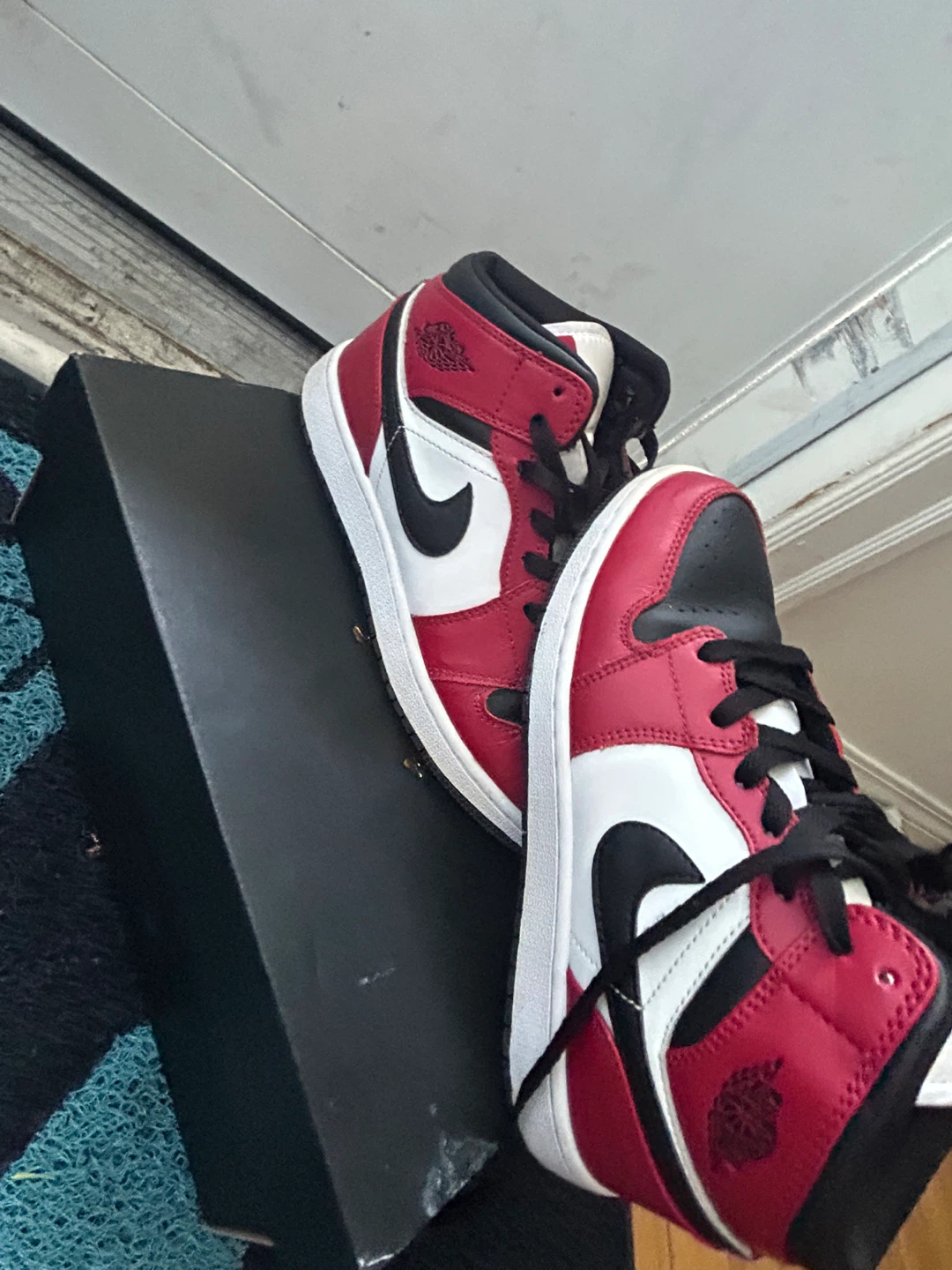 Nike Air Jordan 1 Mid - Size 5.5Y
