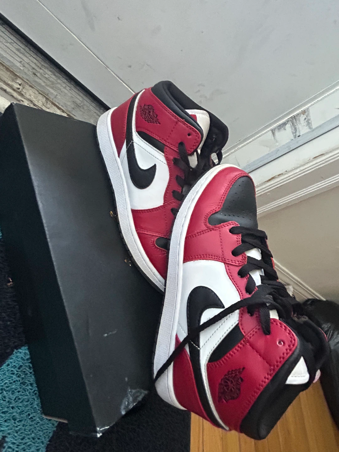 Nike Air Jordan 1 Mid - Size 5.5Y - photo 2