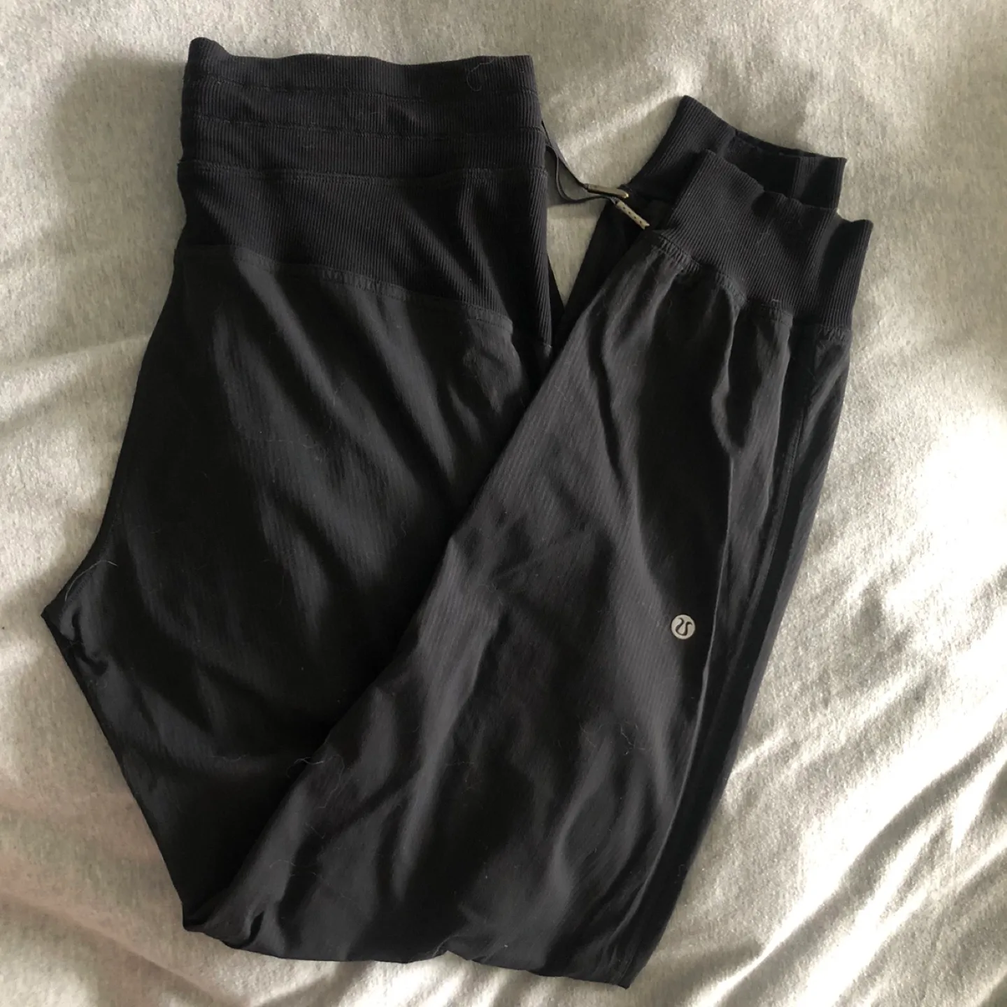 Lululemon Black Drawstring Jogger Pants - Size 8 (Small/Medium) thumbnail