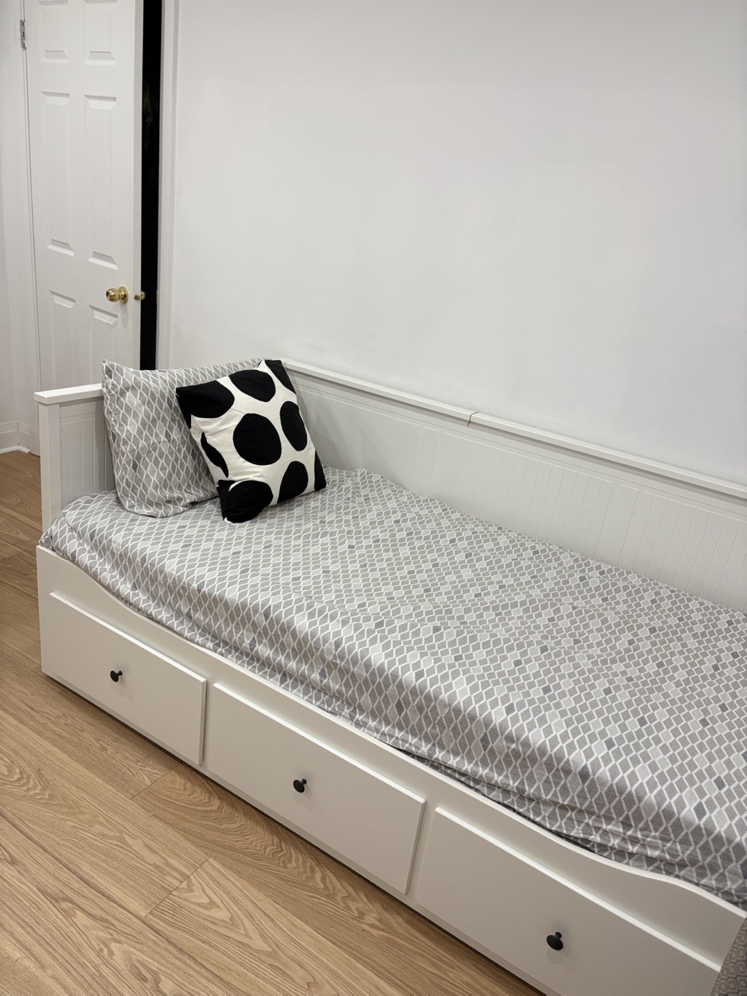 IKEA Convertible Day Bed with 3 Drawers - photo 5