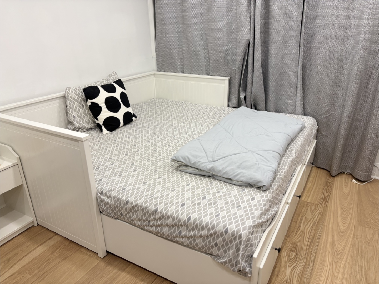 IKEA Convertible Day Bed with 3 Drawers - photo 4