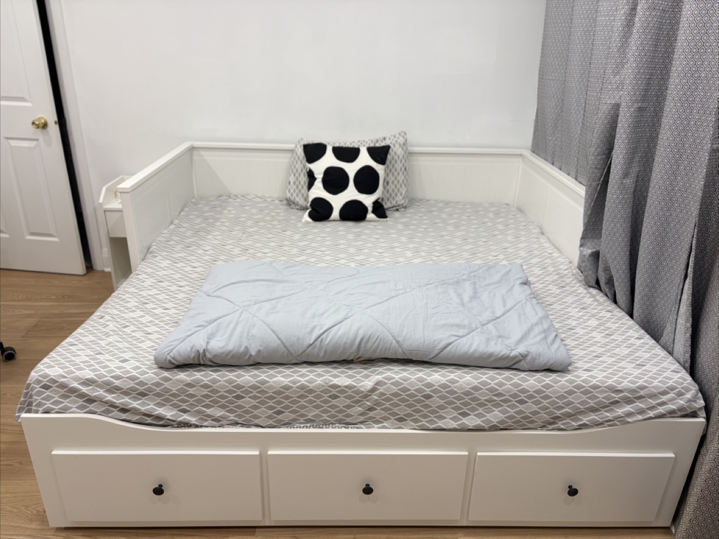 IKEA Convertible Day Bed with 3 Drawers - photo 3