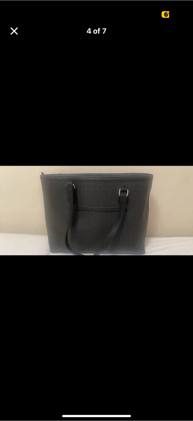 Guess Tote Bag with Coin Purse image indicator(4)