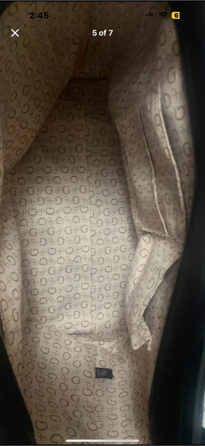 Guess Tote Bag with Coin Purse image indicator(5)