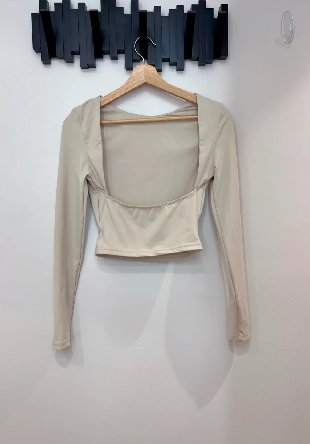 Beige Stretchy Open Back Long Sleeve Top - Size XS thumbnail