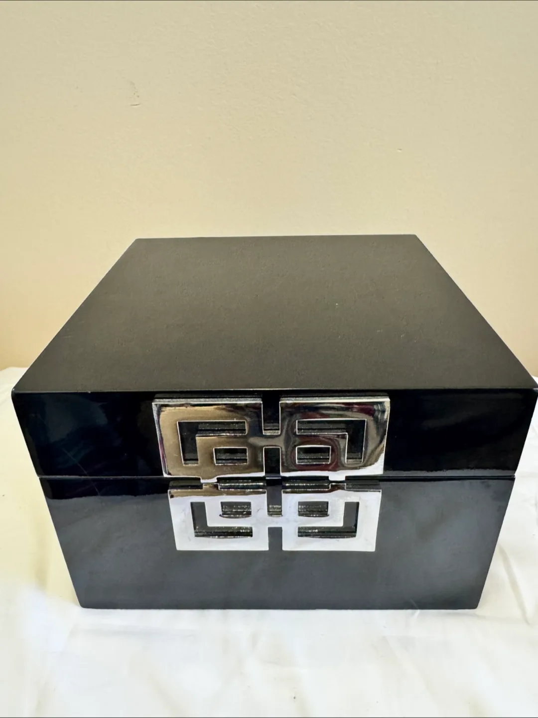 Givenchy Black Box thumbnail