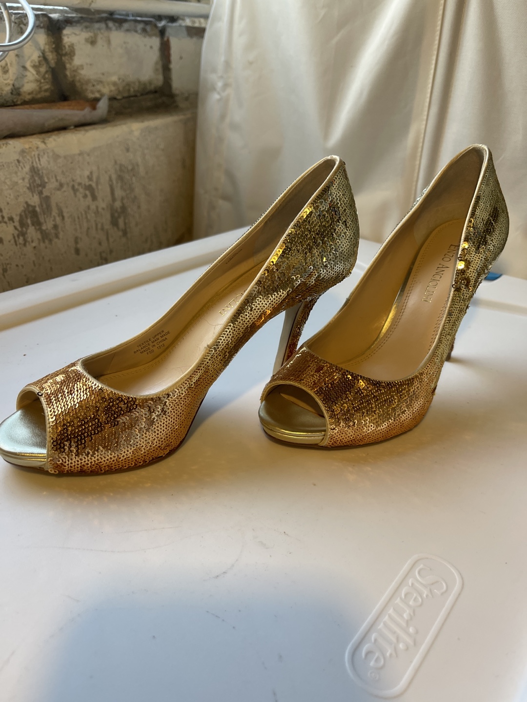 Enzo Angiolini Gold Sequin Heels - photo 4