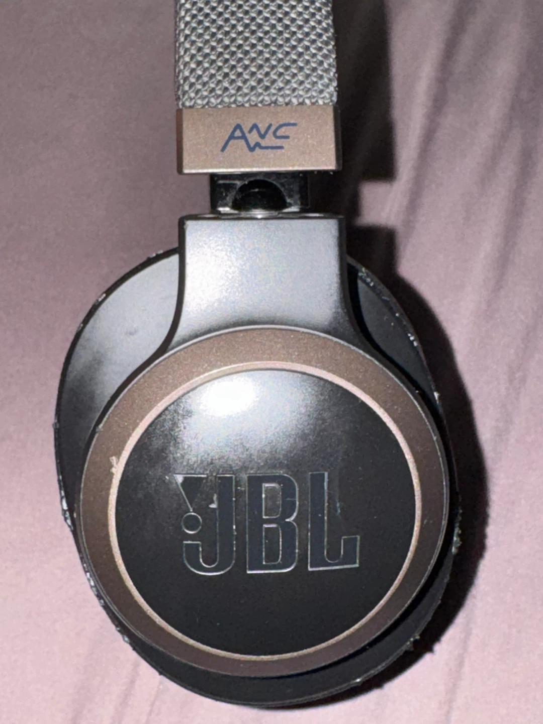 JBL Live 650BTNC Headphones - Damaged Earcups - photo 4