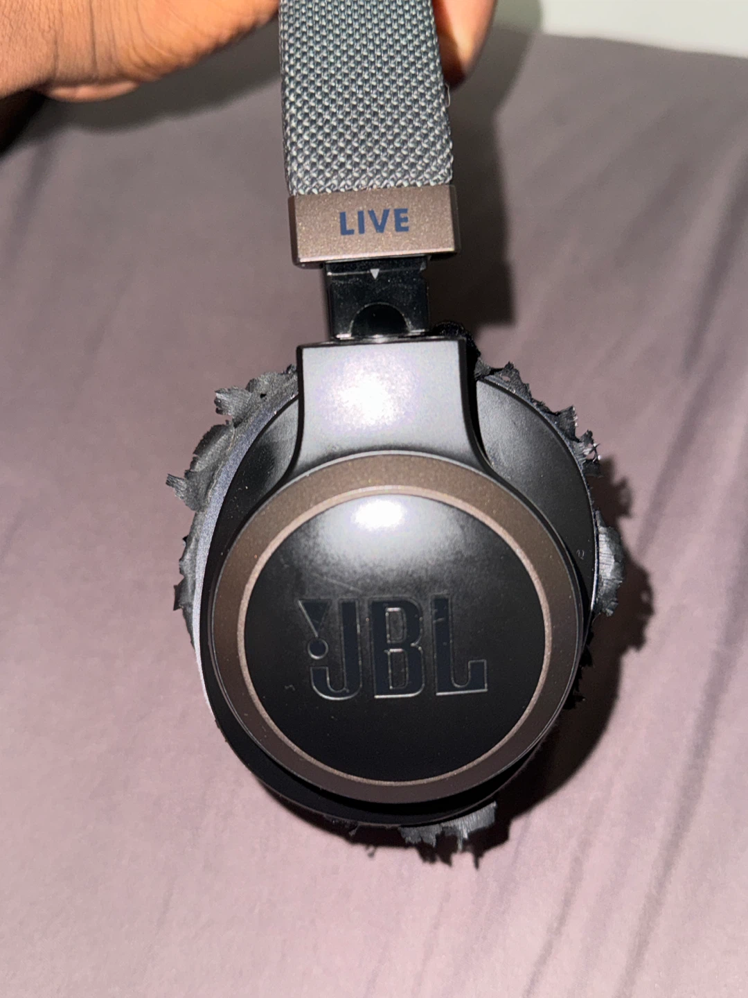 JBL Live 650BTNC Headphones - Damaged Earcups - photo 2