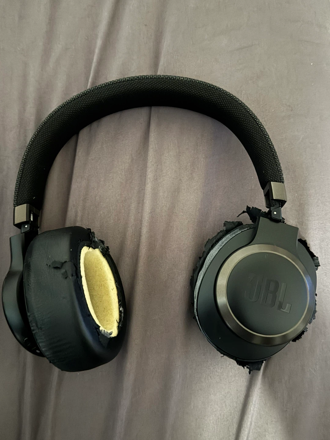 JBL Live 650BTNC Headphones - Damaged Earcups - photo 3