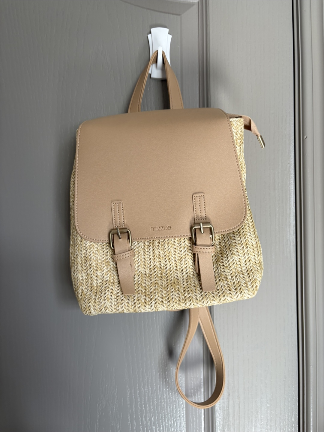 Mizzue Woven Straw Backpack - Beige