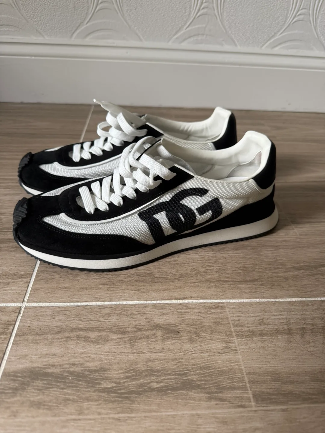 Dolce & Gabbana Black & White Sneakers image indicator(2)