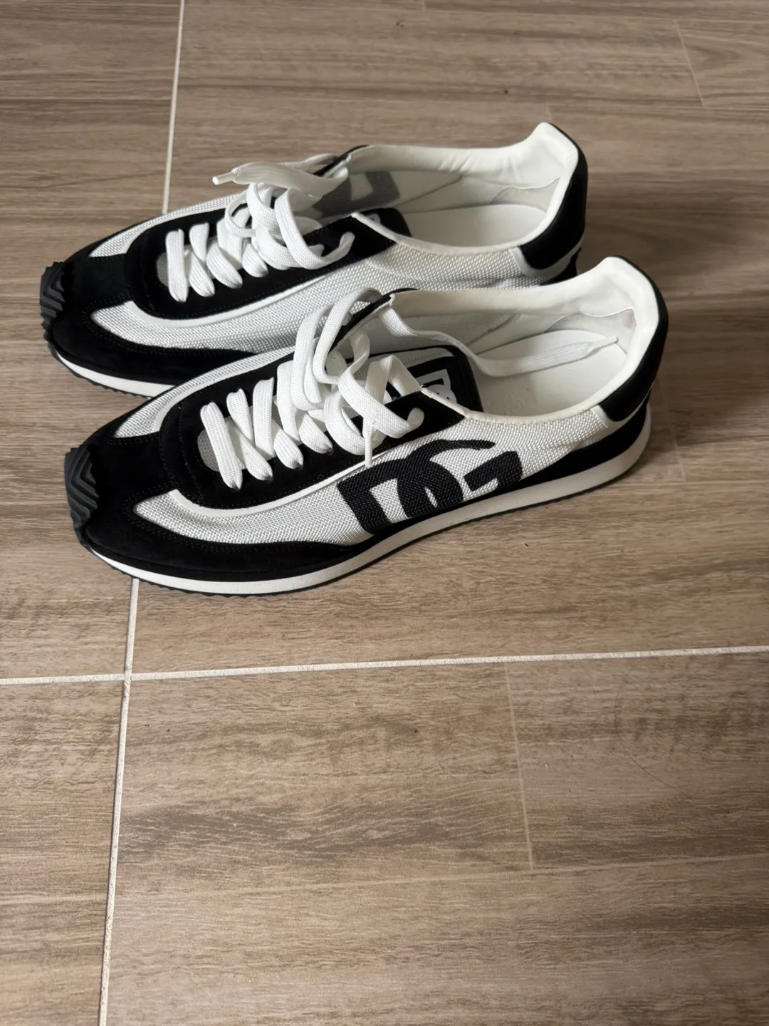 Dolce & Gabbana Black & White Sneakers image indicator(3)