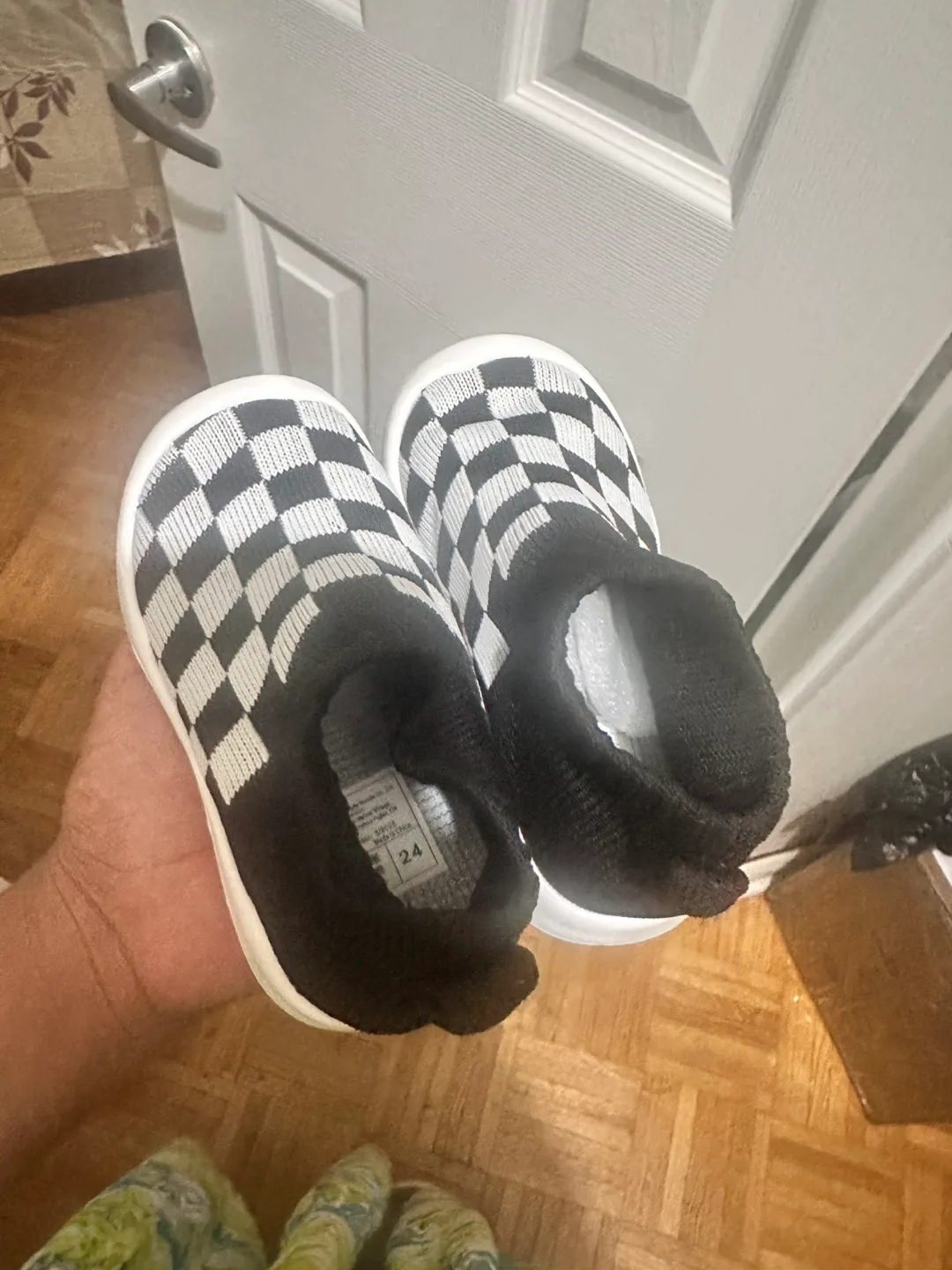 Kids shoe thumbnail