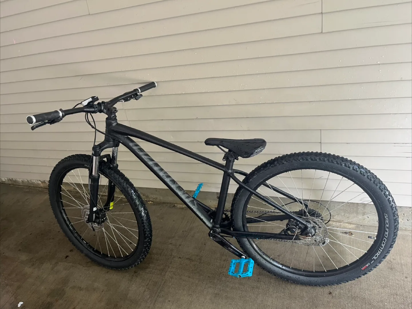 Black Specialized Bike 2018 image indicator(3)