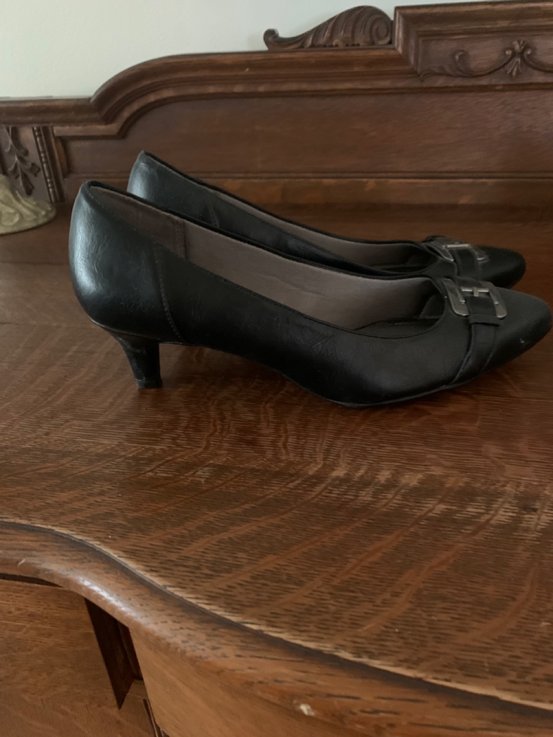 Naturalizer Black Leather Heels - Size 10 - photo 2