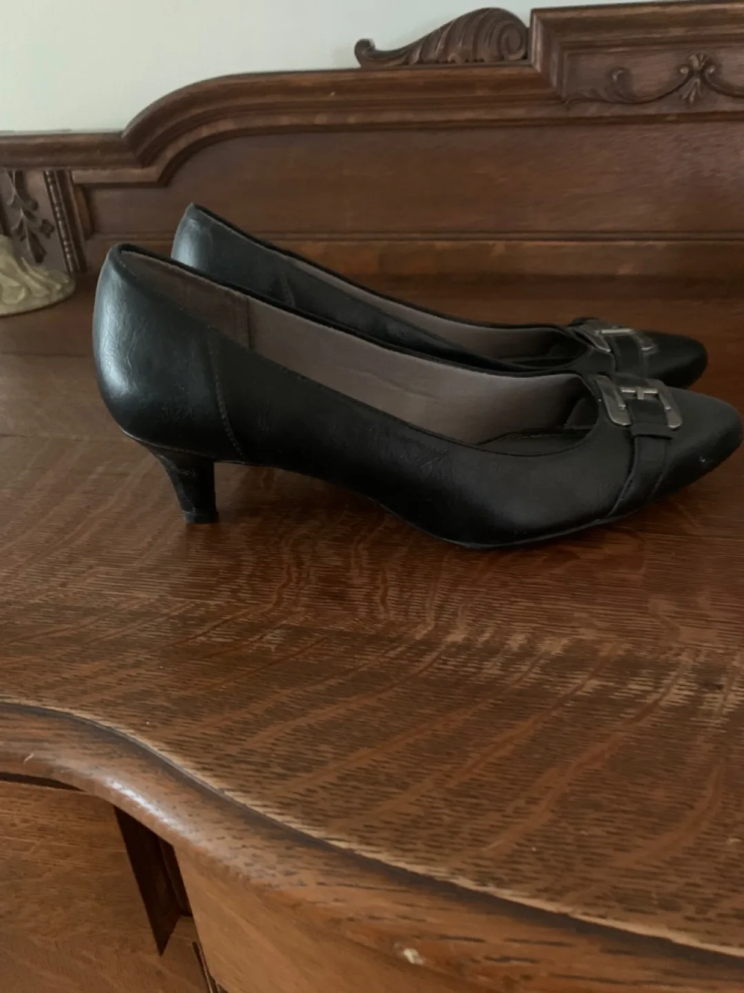 Naturalizer Black Leather Heels - Size 10 image indicator(2)