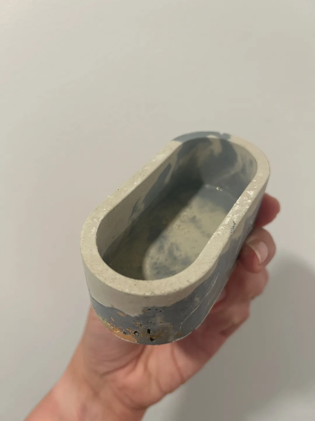Handmade Concrete Oval Planter/trinket holder image indicator(2)