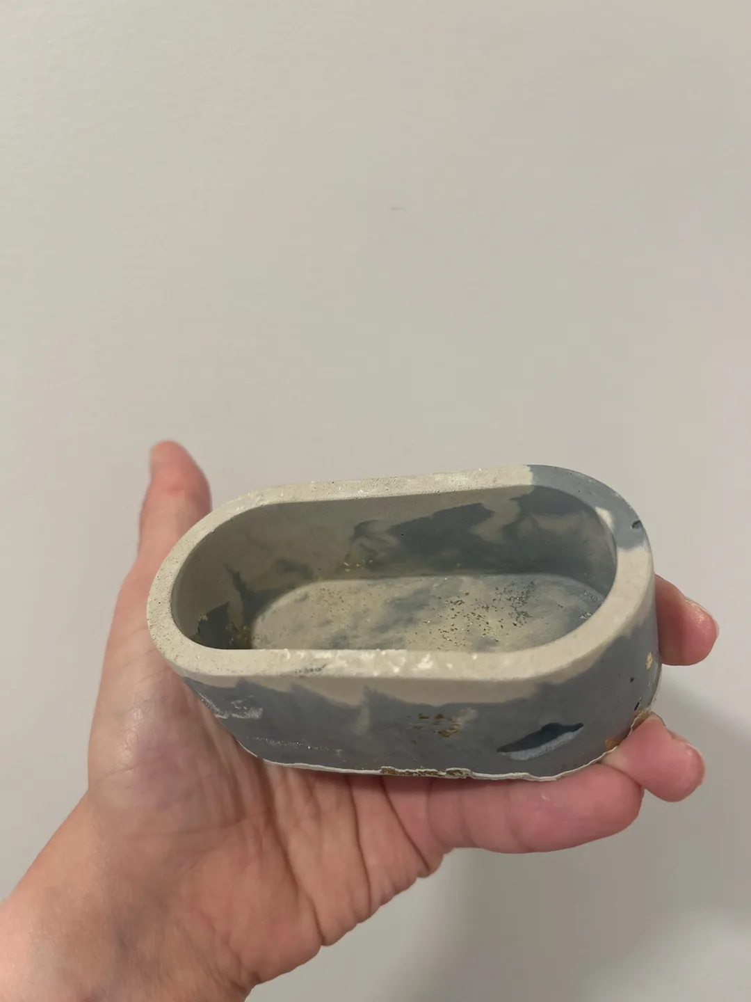 Handmade Concrete Oval Planter/trinket holder thumbnail