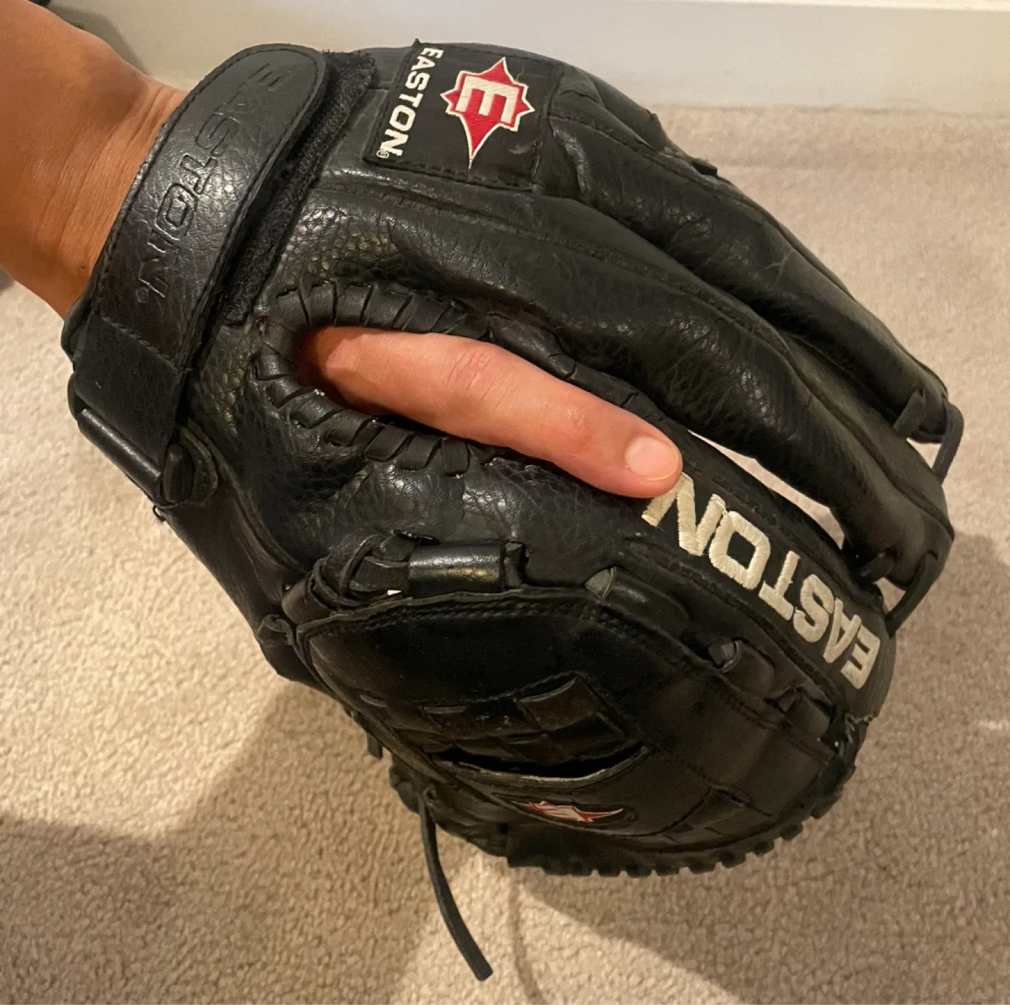 Easton BMX128LS Baseball Glove image indicator(2)