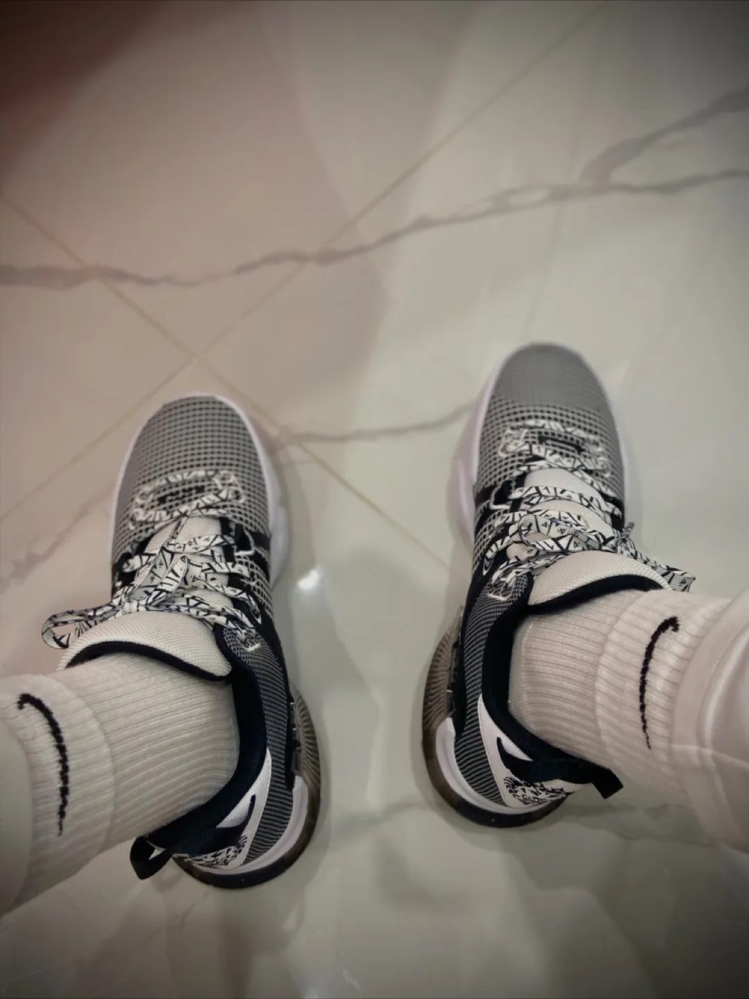 Lebron Witness 7s image indicator(3)