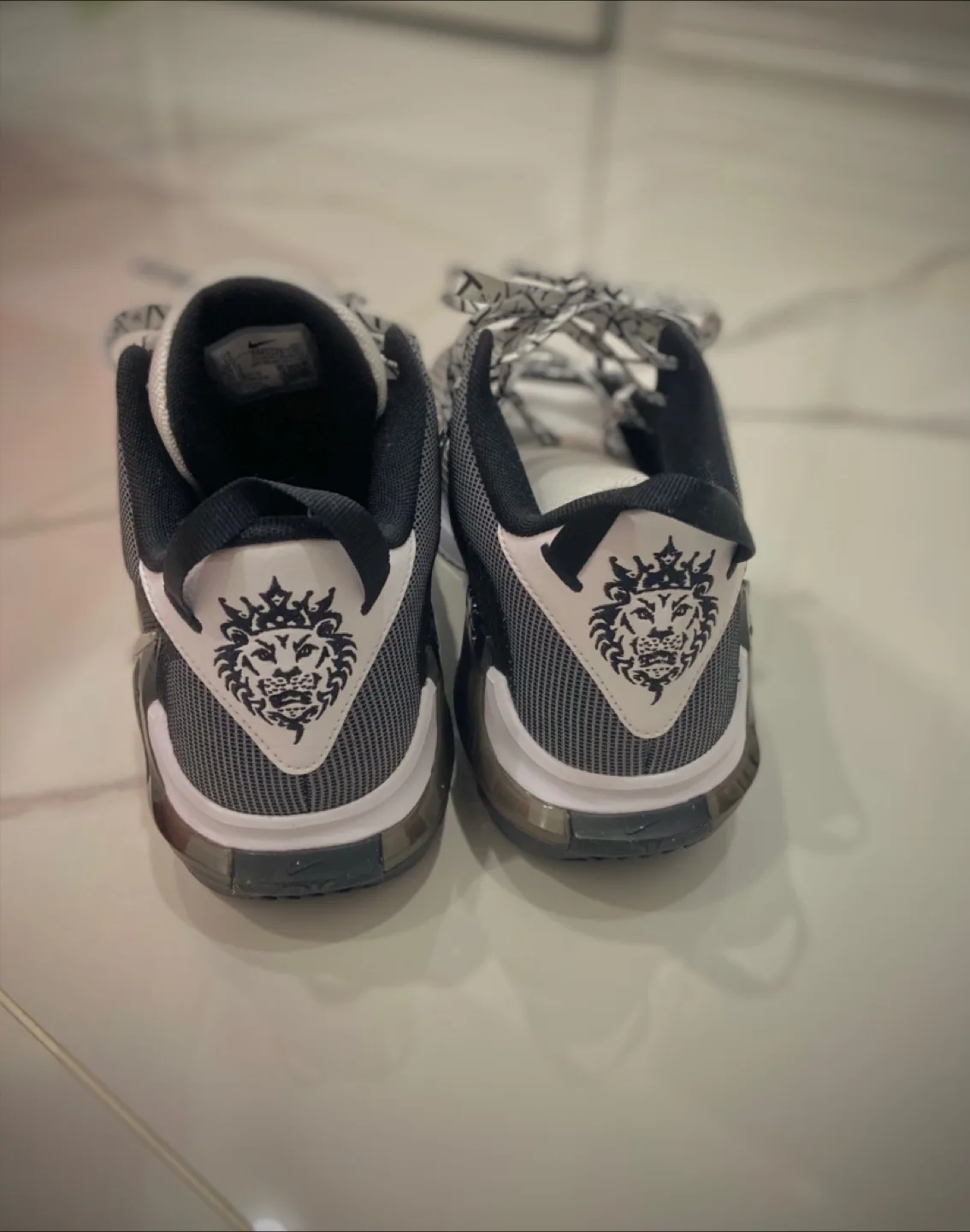 Lebron Witness 7s image indicator(5)