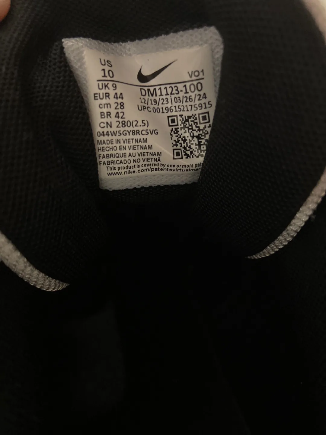 Lebron Witness 7s image indicator(6)