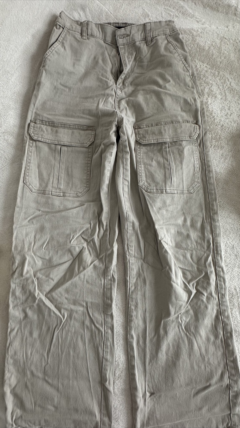Forever 21 Beige Cargo Pants - Size S