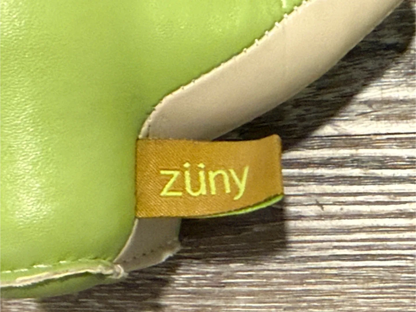 Zuny Brontosaurus Dinosaur Book Ends - Set of 2 image indicator(3)