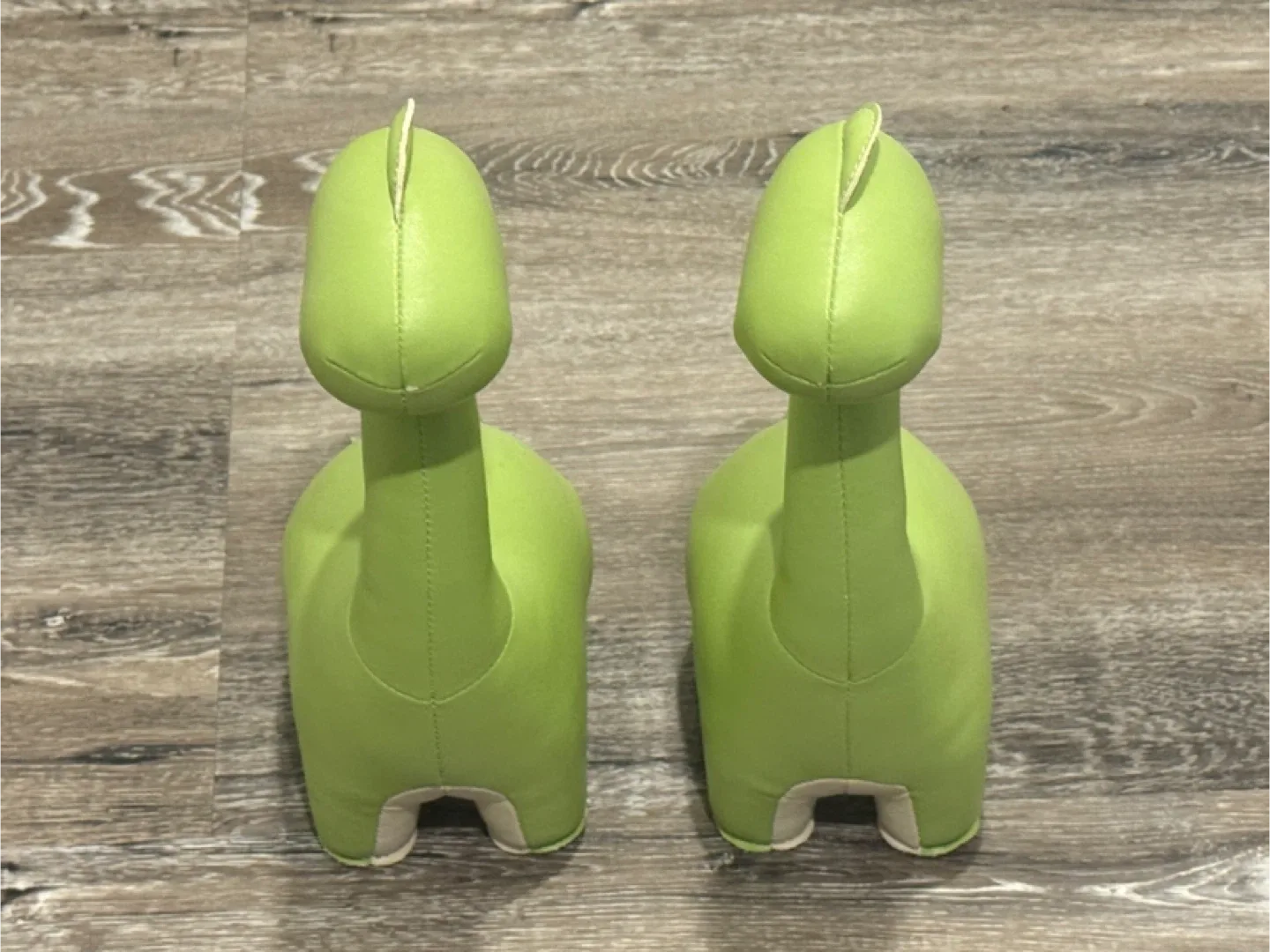 Zuny Brontosaurus Dinosaur Book Ends - Set of 2 image indicator(4)