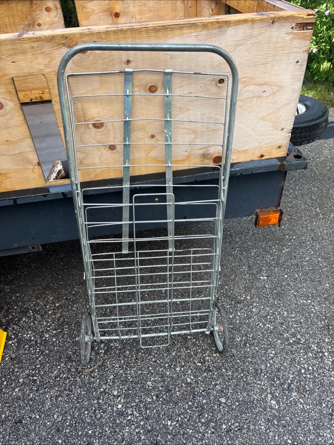 Metal Rolling/Folding Shopping Cart image indicator(2)