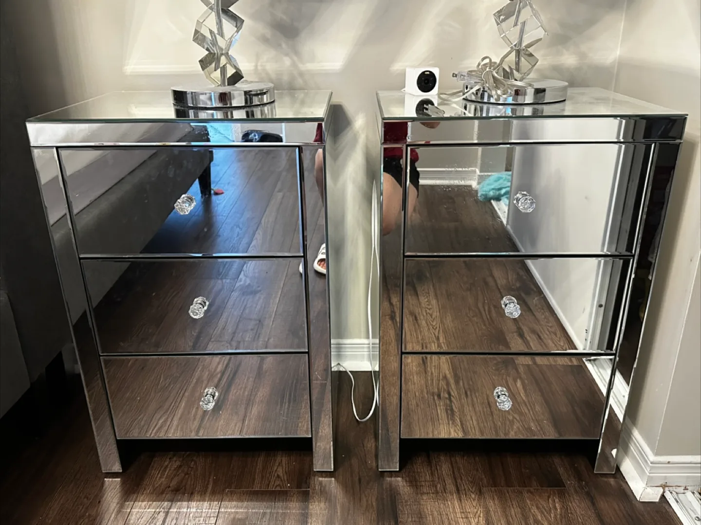 Set of mirror nightstand-PRICE IS FIRM thumbnail