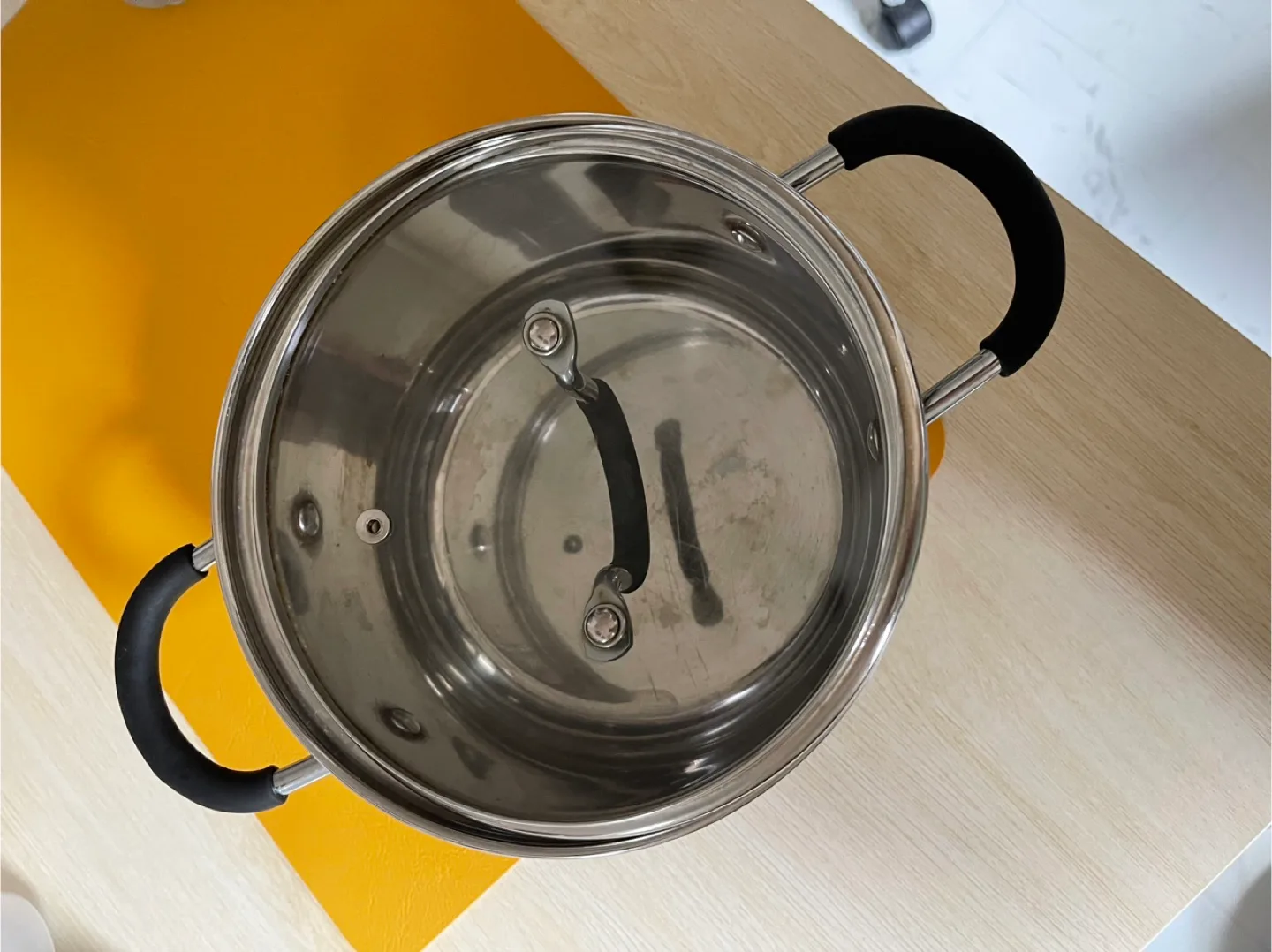 Pots, Pans, Steamer, Forks Set image indicator(7)