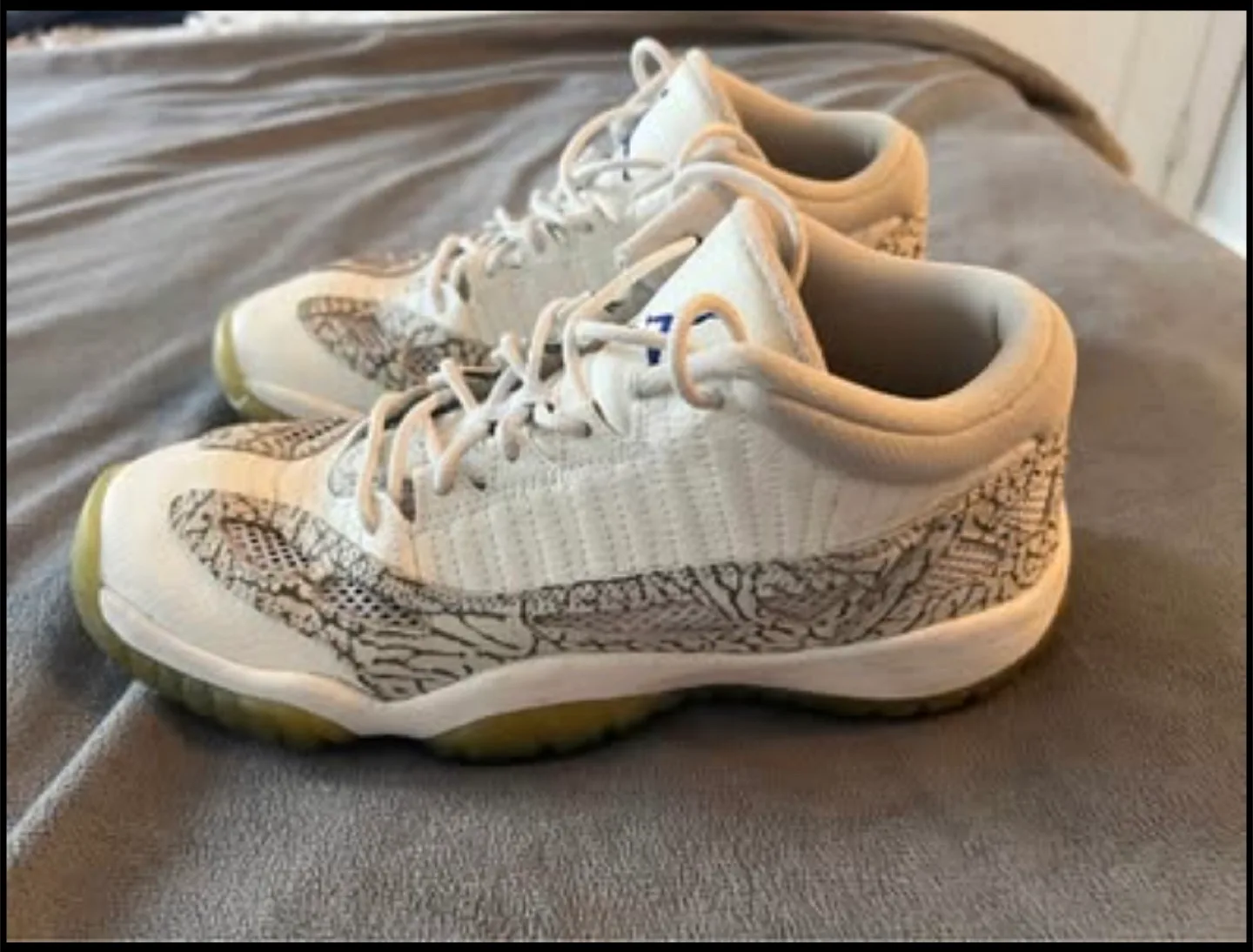 Air Jordan 11 Retro Low White Cement image indicator(2)