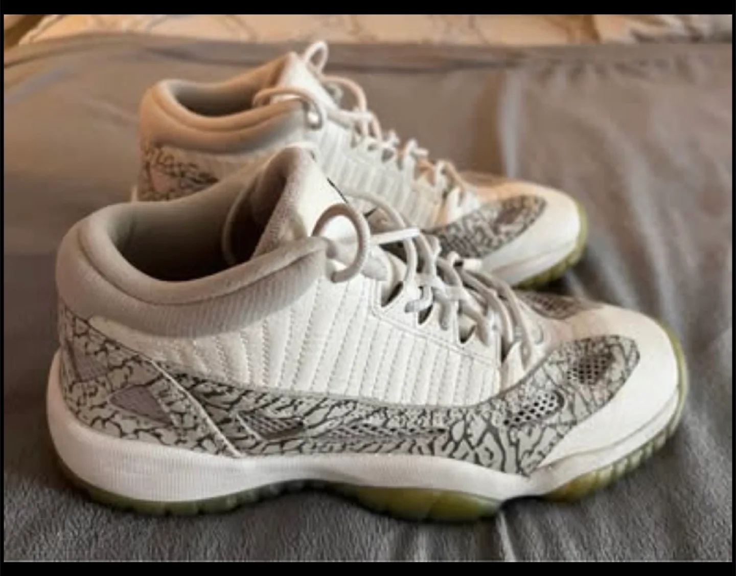 Air Jordan 11 Retro Low White Cement image indicator(3)